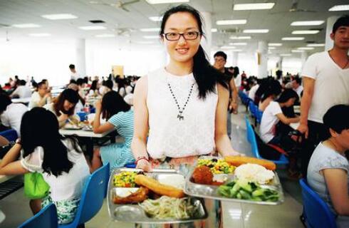 写字楼员工食堂供应午餐